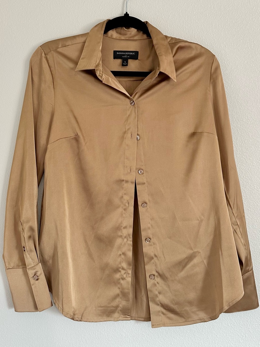Banana Republic Women’s Tan Button Down Shirt Small NWOT